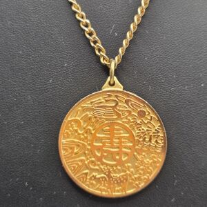 Vintage gold-plated medallion necklace Chinese "shou" (longevity) character